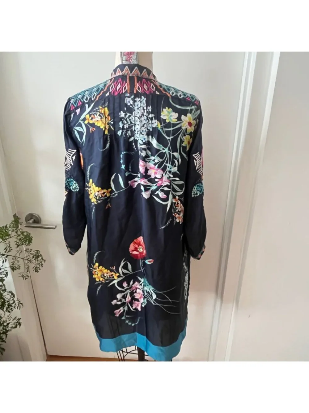 JOHNNY WAS Silk  Embroidered Navy Boho Dress/Tunic Size Small - Picture 3 of 9